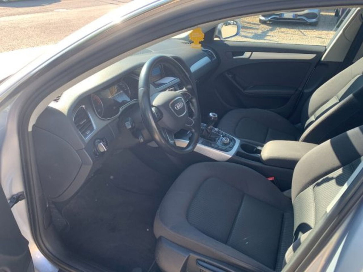 Audi A4 Avant 2.0 TDI 150 CV Business (9)