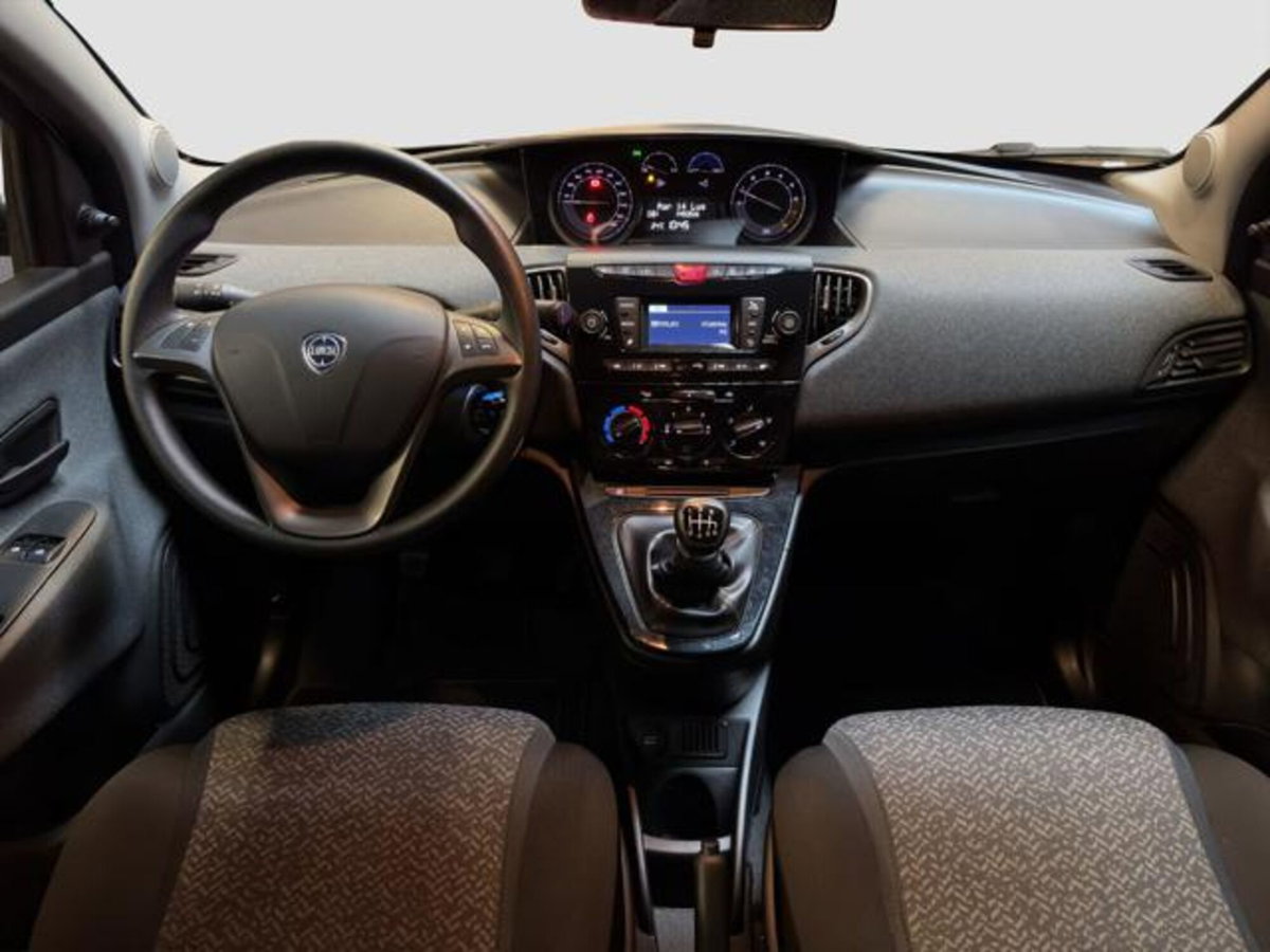 Lancia Ypsilon 1.0 FireFly 5 porte S&S Hybrid Silver Plus (12)