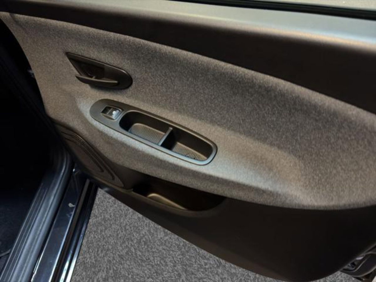 Lancia Ypsilon 1.0 FireFly 5 porte S&S Hybrid Silver Plus (18)