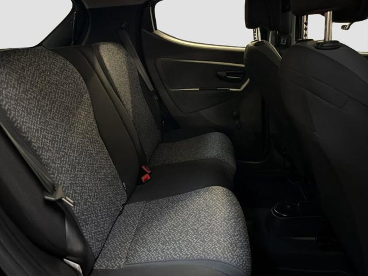 Lancia Ypsilon 1.0 FireFly 5 porte S&S Hybrid Silver Plus (19)