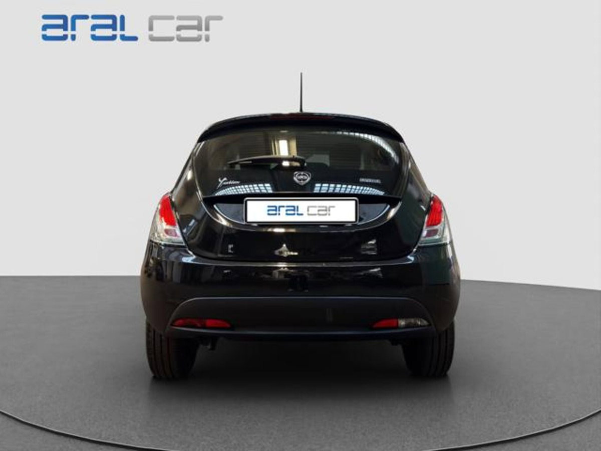 Lancia Ypsilon 1.0 FireFly 5 porte S&S Hybrid Silver Plus (5)