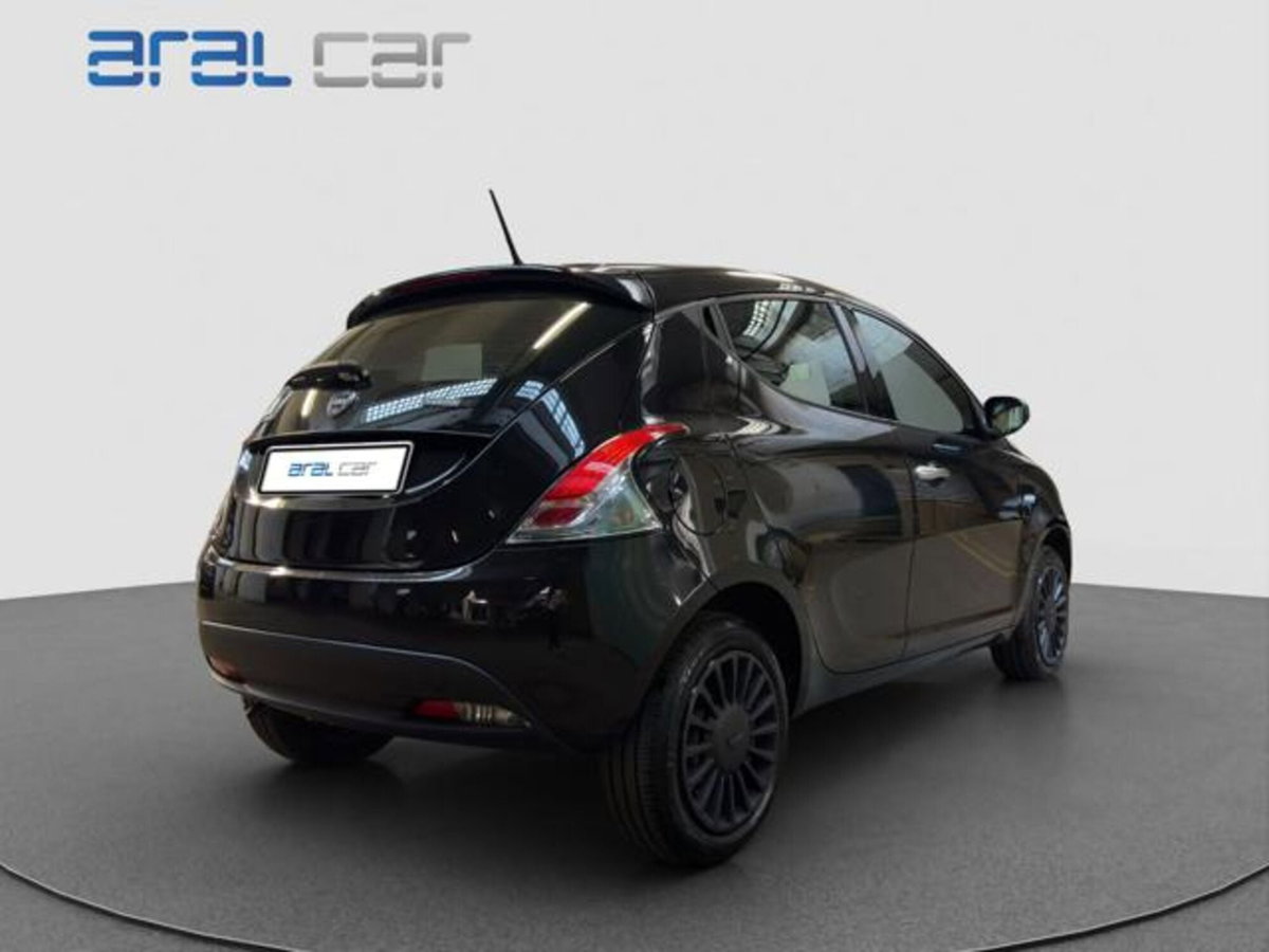 Lancia Ypsilon 1.0 FireFly 5 porte S&S Hybrid Silver Plus (6)