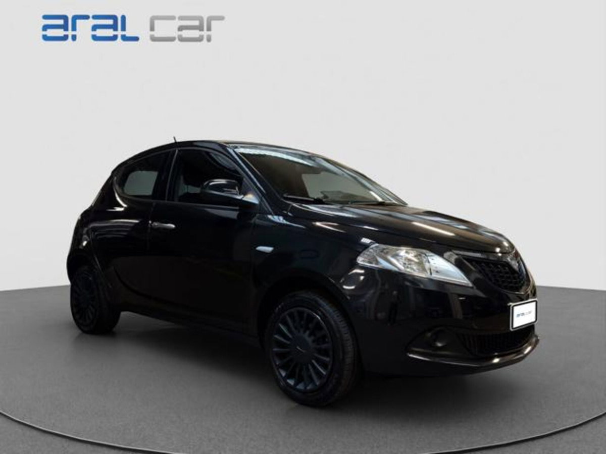 Lancia Ypsilon 1.0 FireFly 5 porte S&S Hybrid Silver Plus (8)