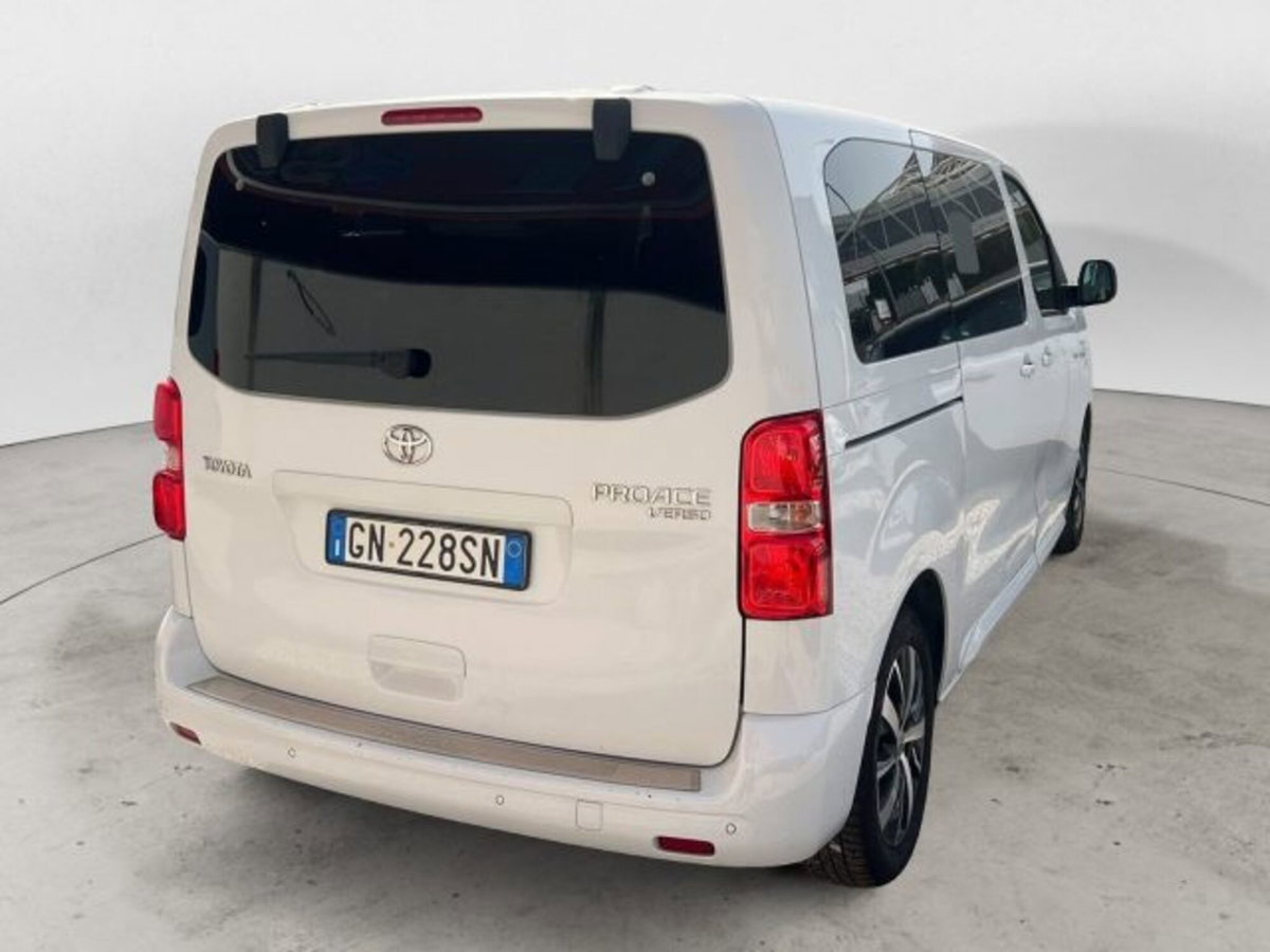 Toyota Proace Verso Verso 2.0D 150 CV L1 D Lounge (4)