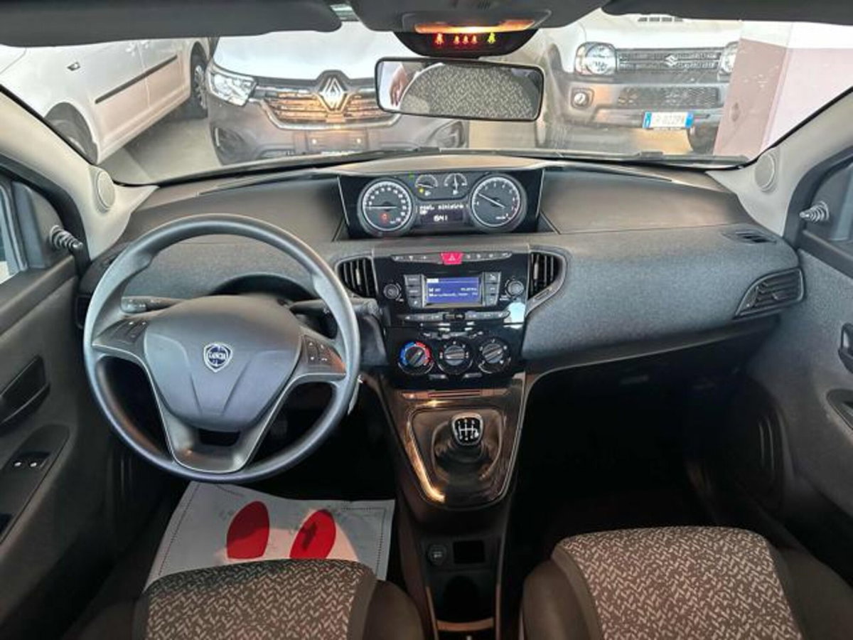 Lancia Ypsilon 1.0 FireFly 5 porte S&S Hybrid Silver Plus (12)