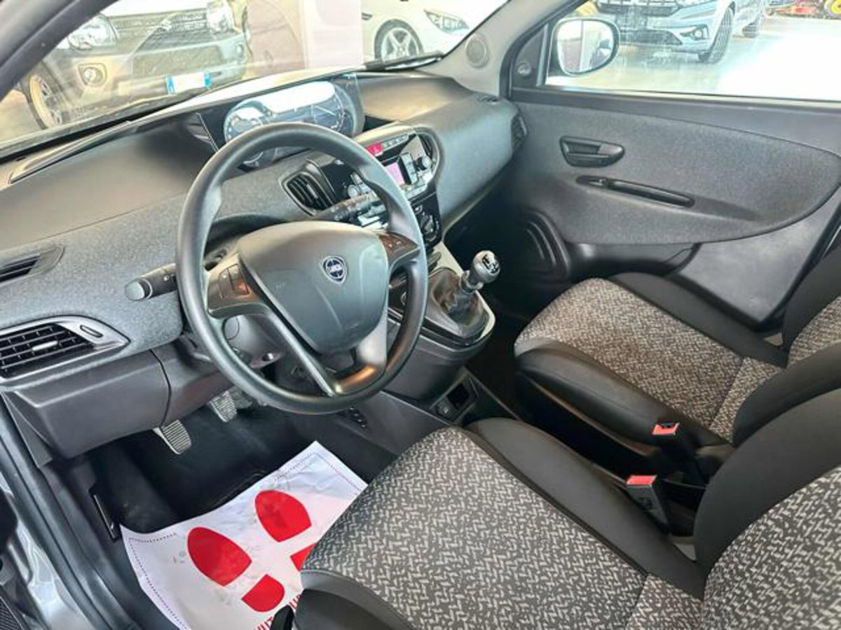 Lancia Ypsilon 1.0 FireFly 5 porte S&S Hybrid Silver Plus (13)