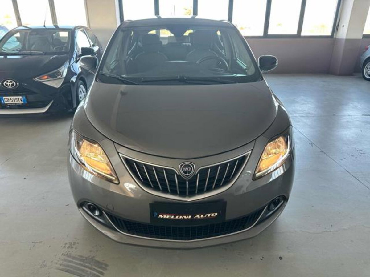 Lancia Ypsilon 1.0 FireFly 5 porte S&S Hybrid Silver Plus (2)