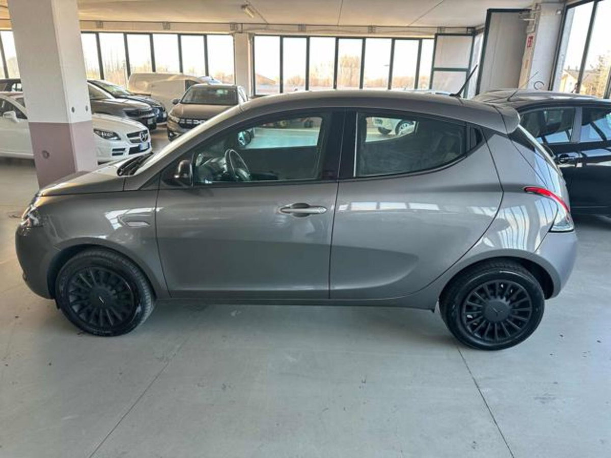 Lancia Ypsilon 1.0 FireFly 5 porte S&S Hybrid Silver Plus (4)