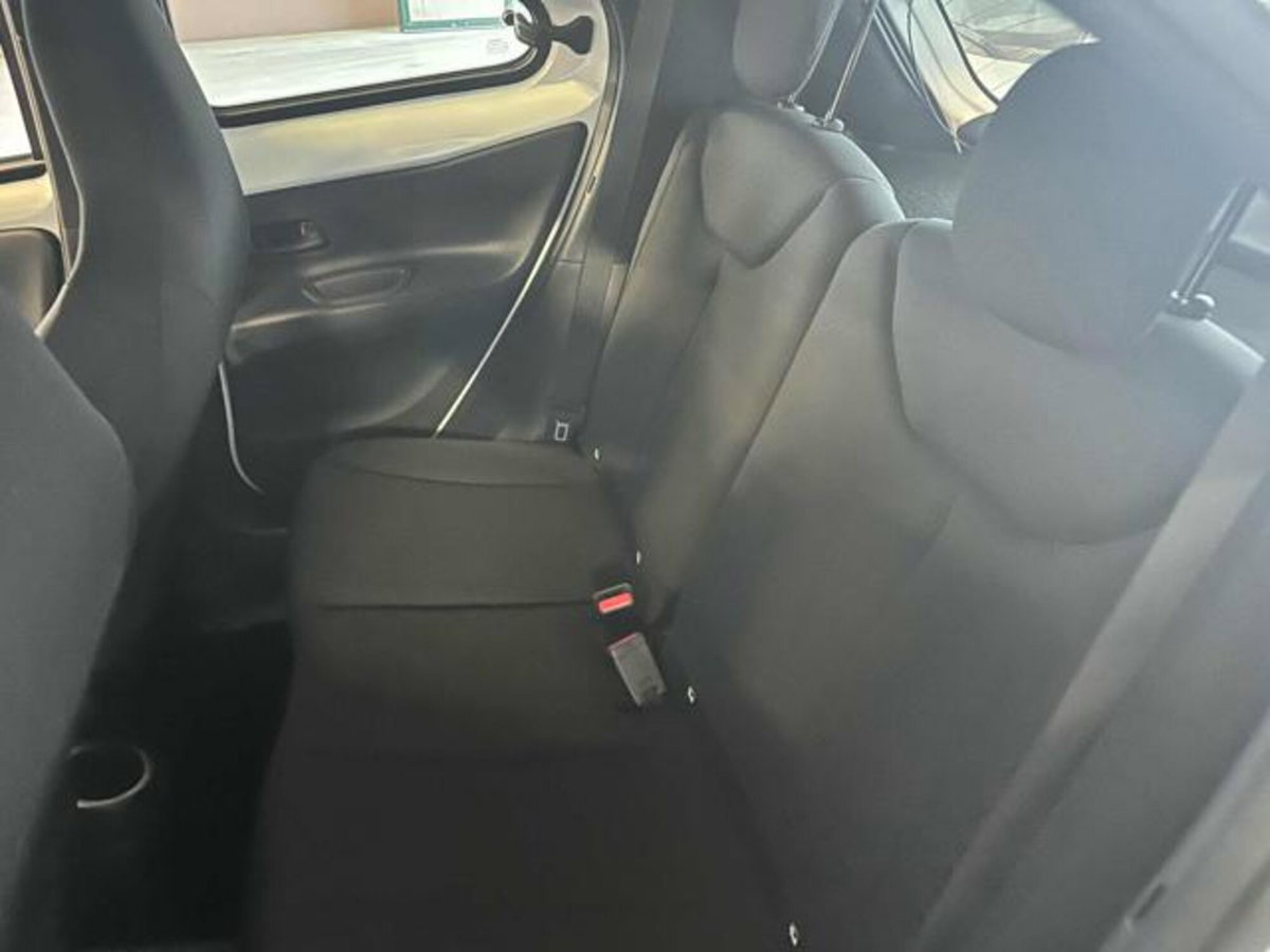 Toyota Aygo X 1.0 VVT-i 72 CV 5 porte Limited S-CVT (8)