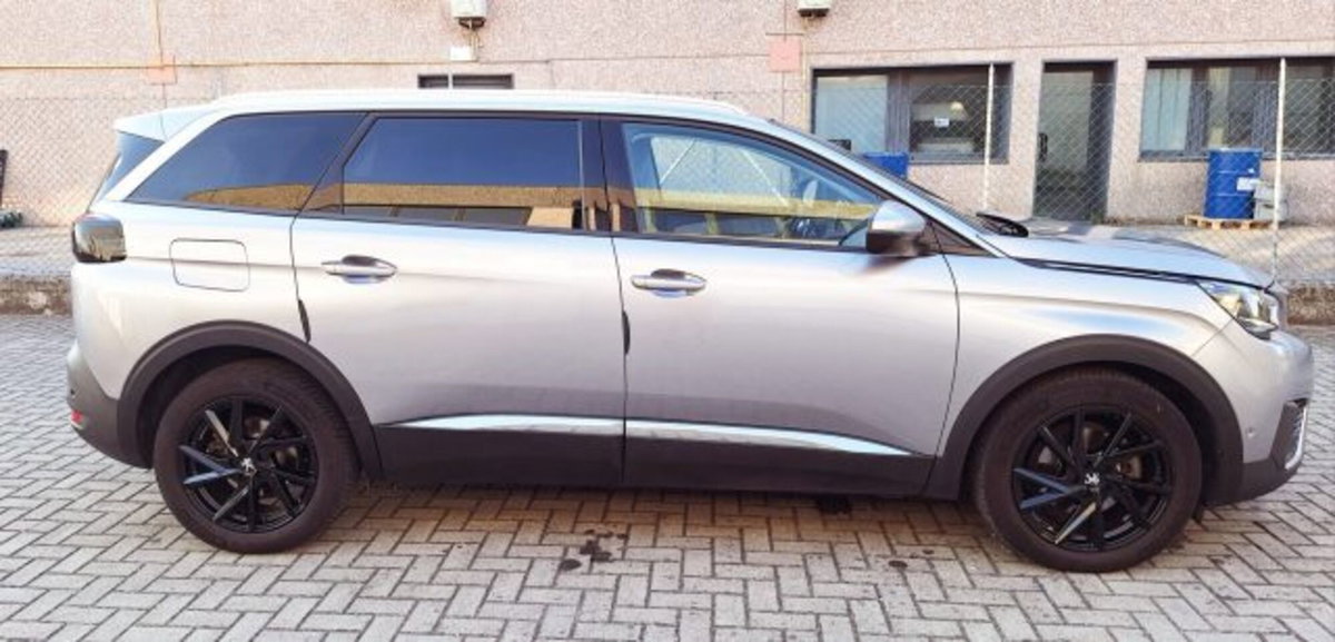 Peugeot 5008 BlueHDi 120 S&S EAT6 Allure Mix (2)
