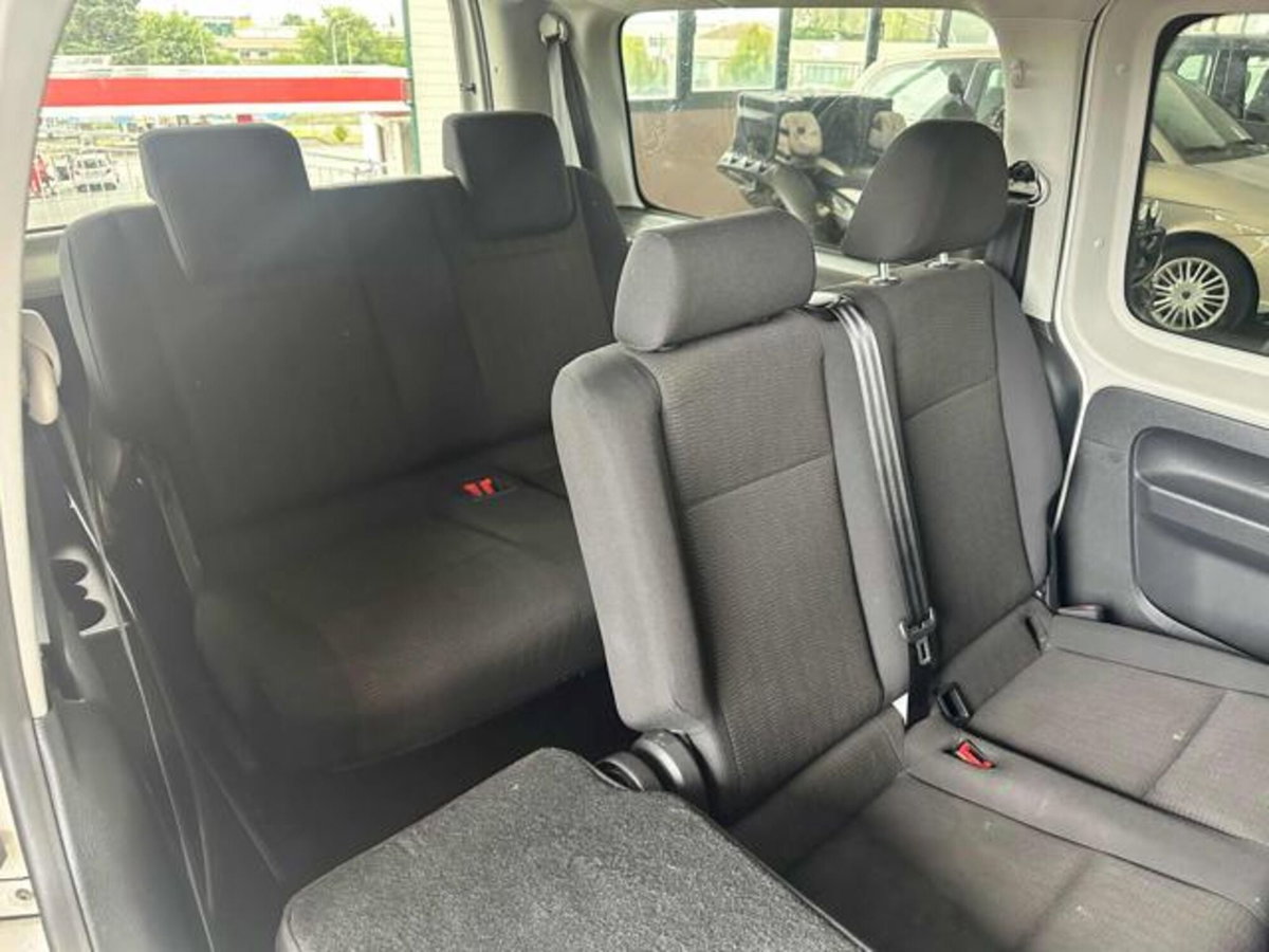 Volkswagen Caddy 1.4 TGI DSG Trendline Maxi (8)