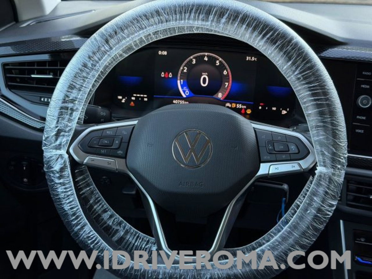 Volkswagen Polo 1.0 tsi Life 95cv (9)