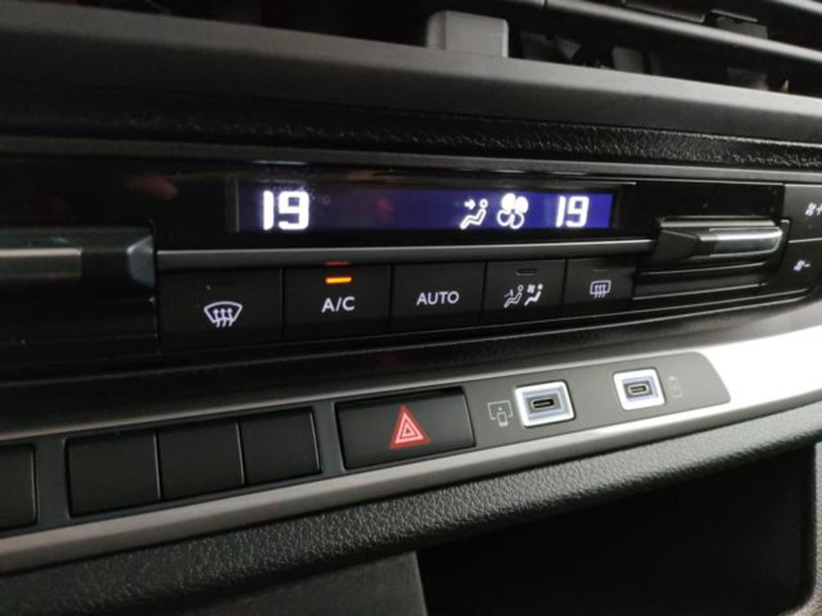 Fiat Ulysse combi M1 2.0 bluehdi 180cv L3H1 AT8 (13)