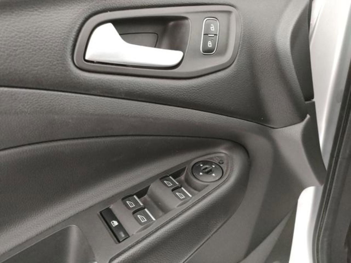 Ford Kuga 1.5 EcoBoost 120 CV 2WD Titanium (17)