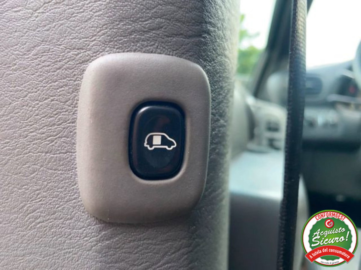 Chrysler Voyager 2.5 CRD cat LX Leather (18)