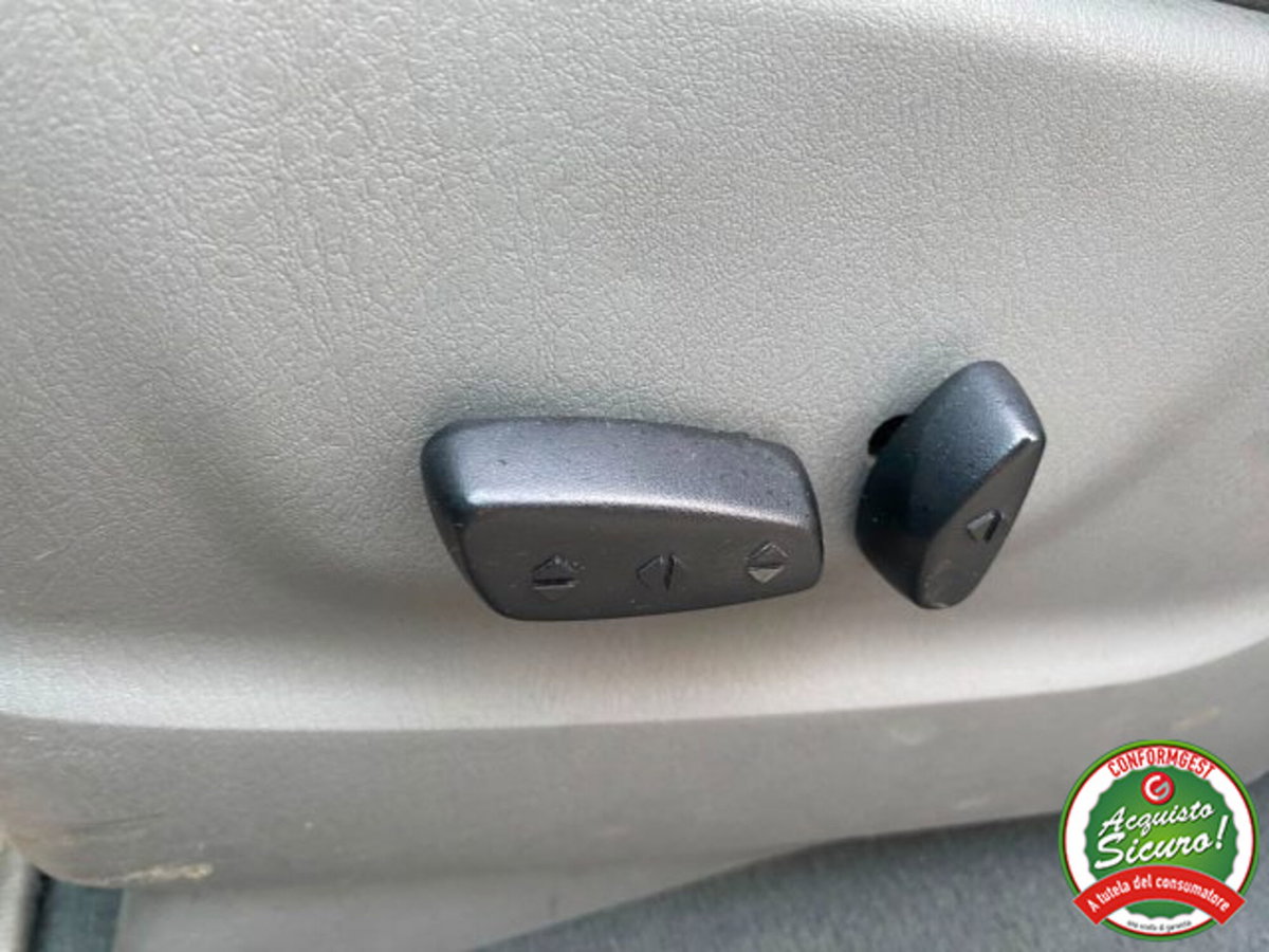 Chrysler Voyager 2.5 CRD cat LX Leather (7)