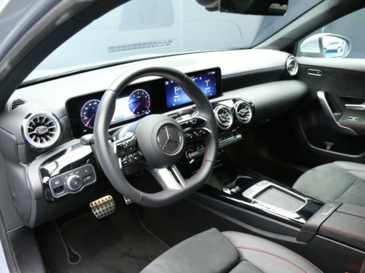 Mercedes-Benz Classe A 180 AMG Line Extra auto (13)