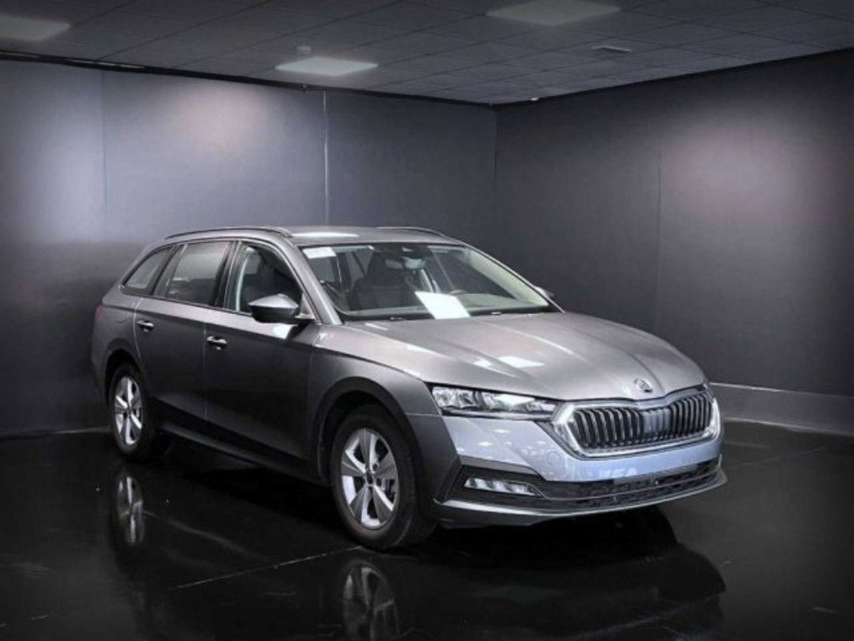 Skoda Octavia Station Wagon 2.0 TDI EVO SCR DSG Wagon Executive (2)