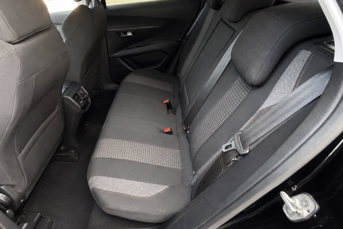 Peugeot 3008 BlueHDi 130 S&S EAT8 Allure Pack (14)