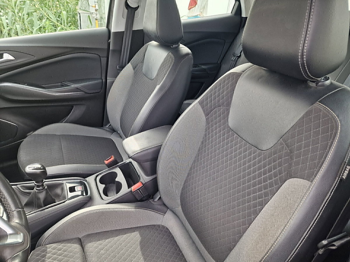 Opel Grandland X 1.5 diesel Ecotec Start&Stop Elegance (10)