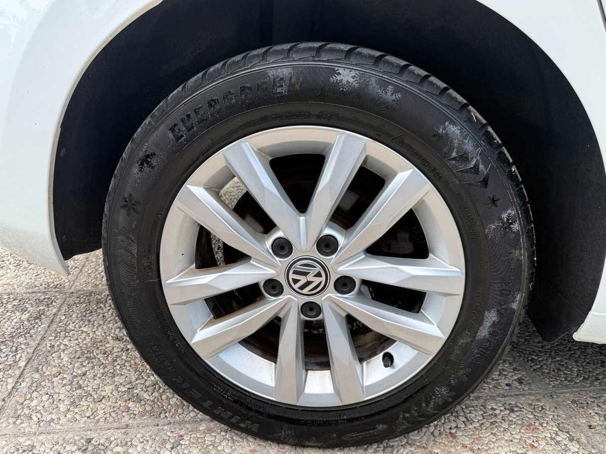 Volkswagen Touran 1.6 TDI 115 CV SCR Executive BlueMotion Technology (18)