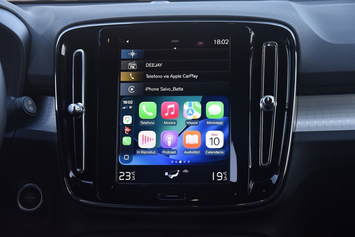 Volvo XC40 T4 Recharge Plug-in Hybrid R-design (11)