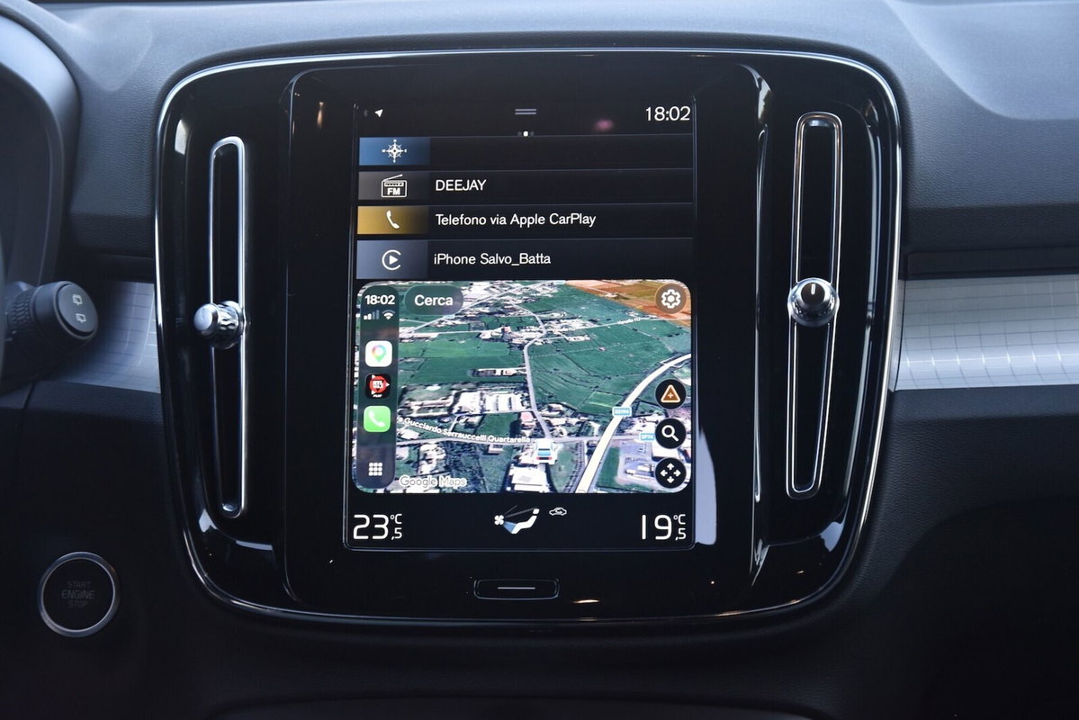 Volvo XC40 T4 Recharge Plug-in Hybrid R-design (12)