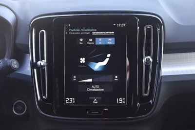 Volvo XC40 T4 Recharge Plug-in Hybrid R-design (14)