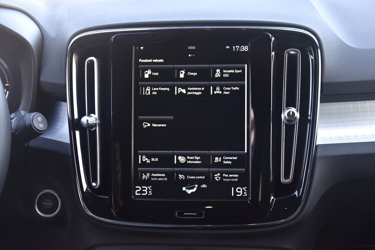 Volvo XC40 T4 Recharge Plug-in Hybrid R-design (15)