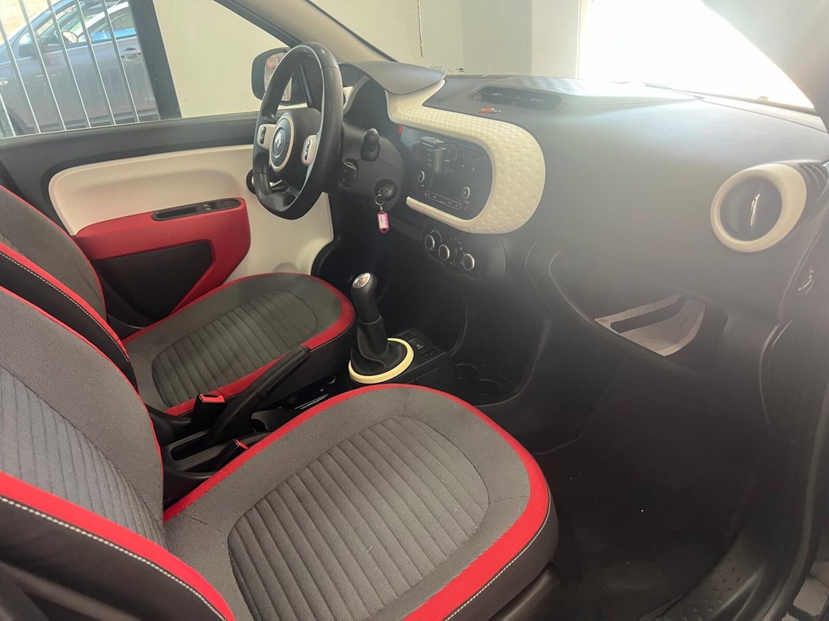 Renault Twingo 1.0 SCe Live (12)