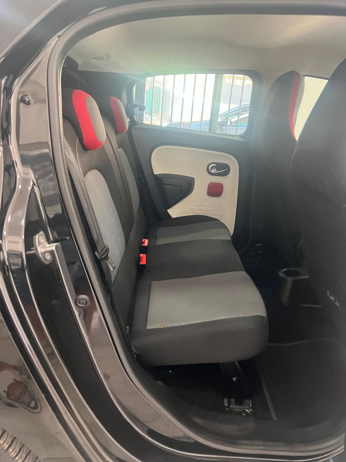 Renault Twingo 1.0 SCe Live (20)