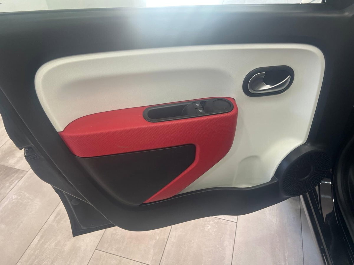 Renault Twingo 1.0 SCe Live (8)