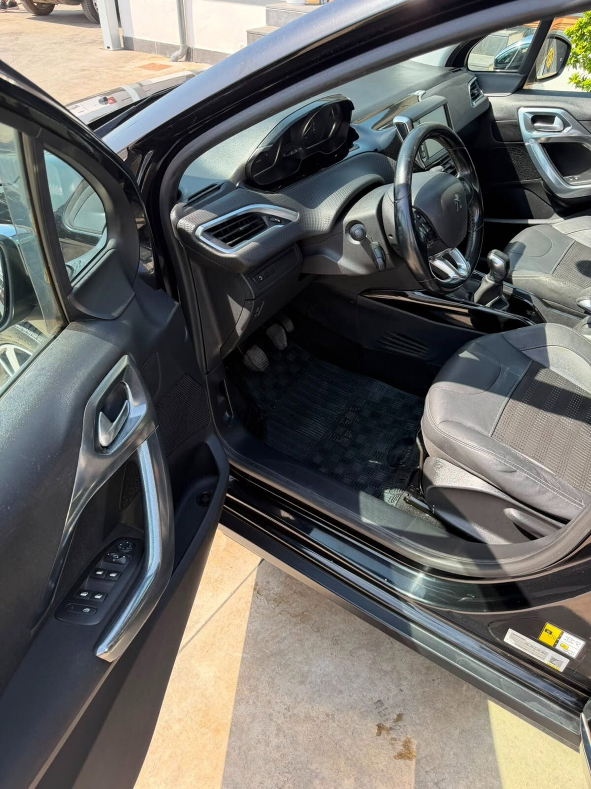 Peugeot 2008 100 Allure (10)
