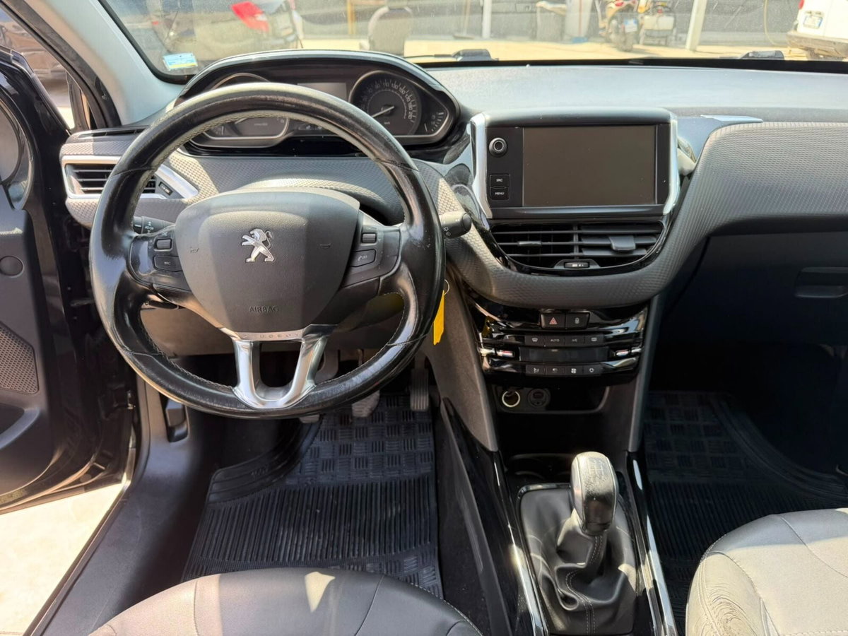 Peugeot 2008 100 Allure (16)