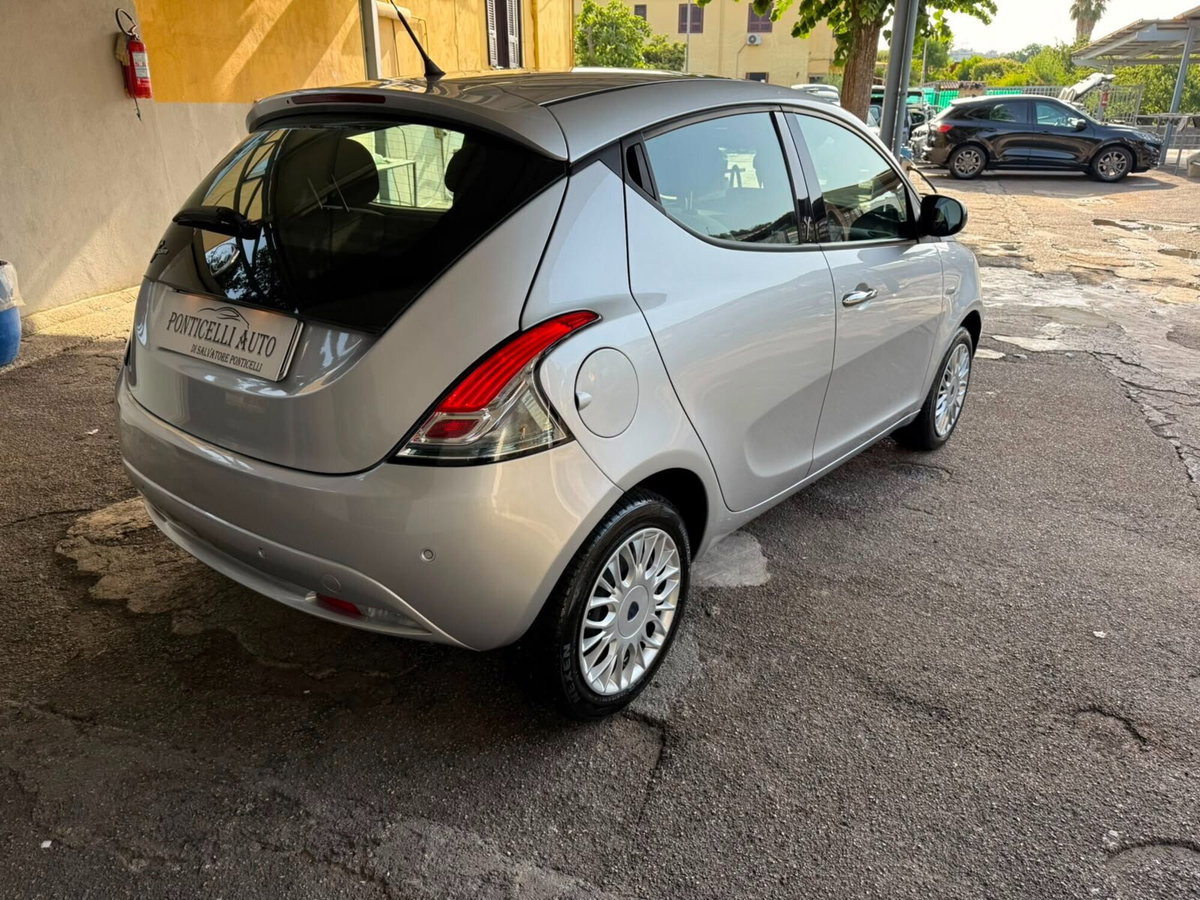 Lancia Ypsilon 1.3 MJT 16V 95 CV 5 porte S&S Mya (2)