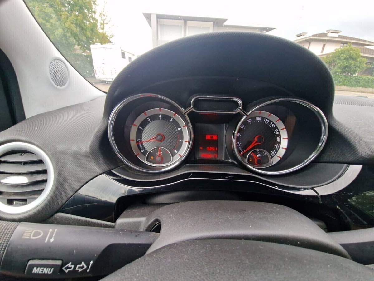 Opel Adam Rocks 1.2 70 CV Air (17)