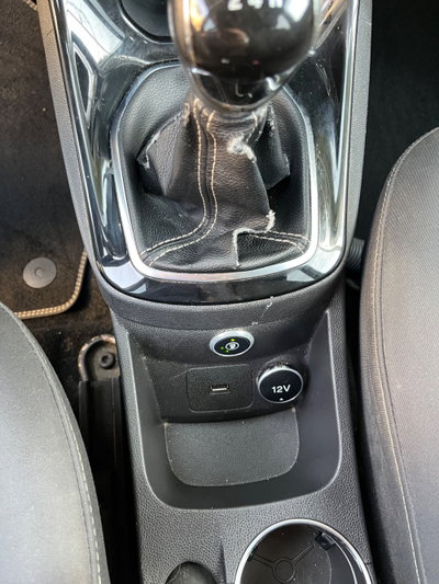 Ford Fiesta 1.4 5p. Bz.- GPL Titanium (14)