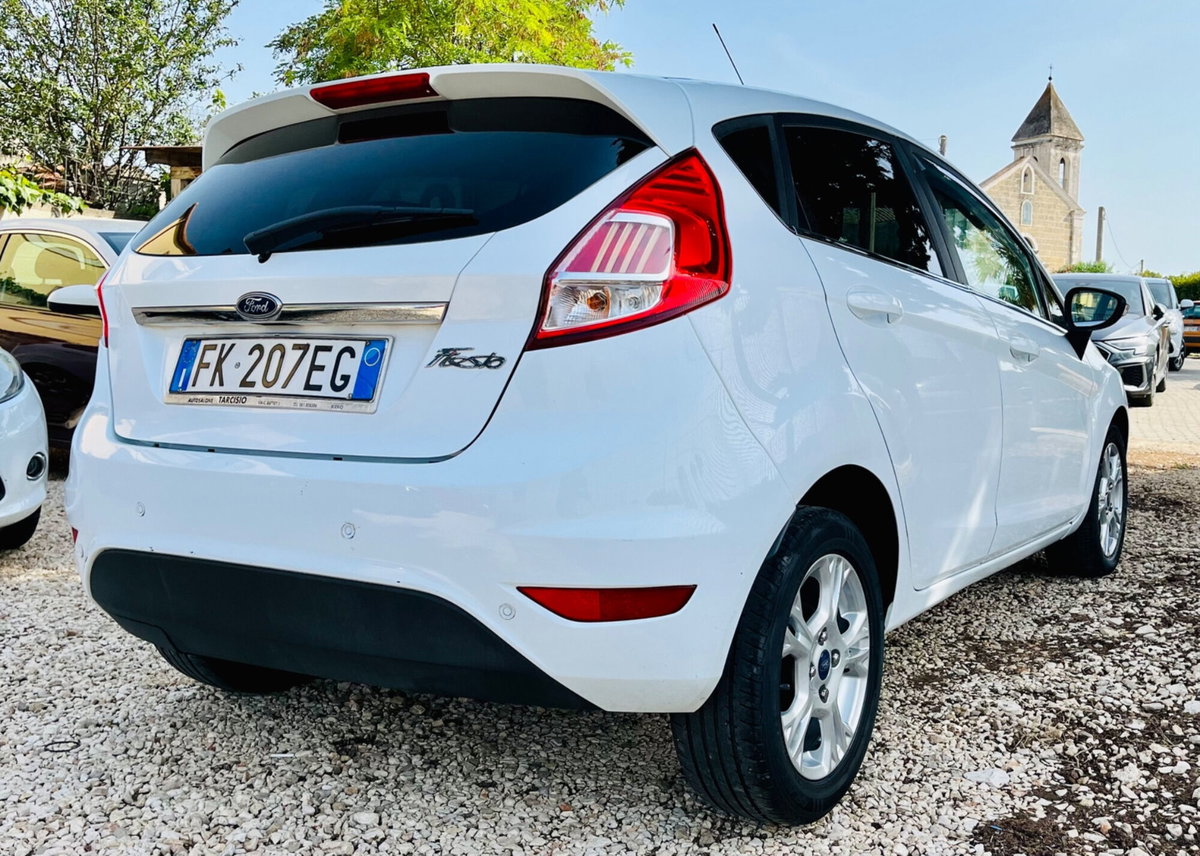 Ford Fiesta 1.4 5p. Bz.- GPL Titanium (4)
