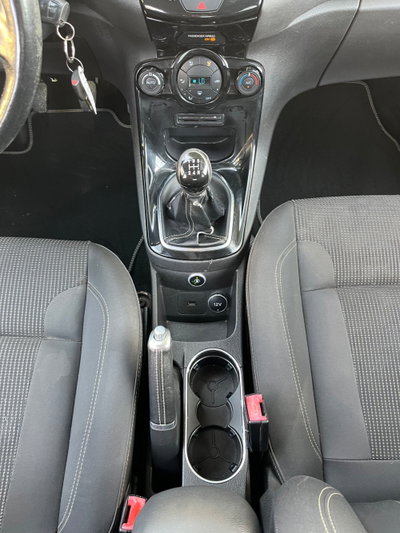 Ford Fiesta 1.4 5p. Bz.- GPL Titanium (8)