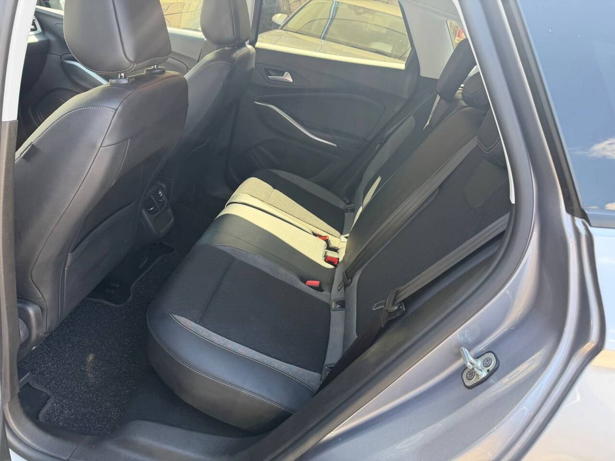 Opel Grandland 1.5 diesel Ecotec aut. Business Elegance (12)
