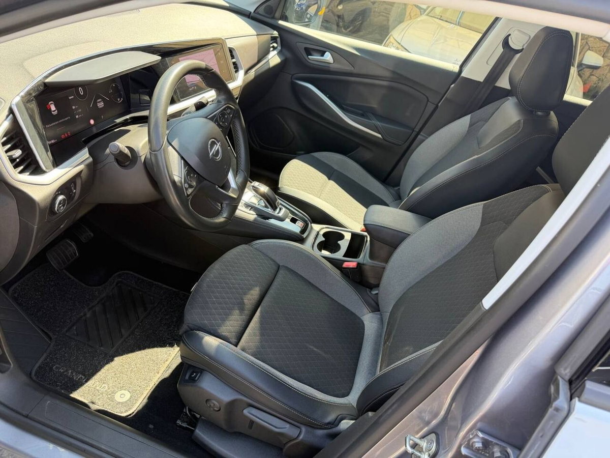 Opel Grandland 1.5 diesel Ecotec aut. Business Elegance (9)