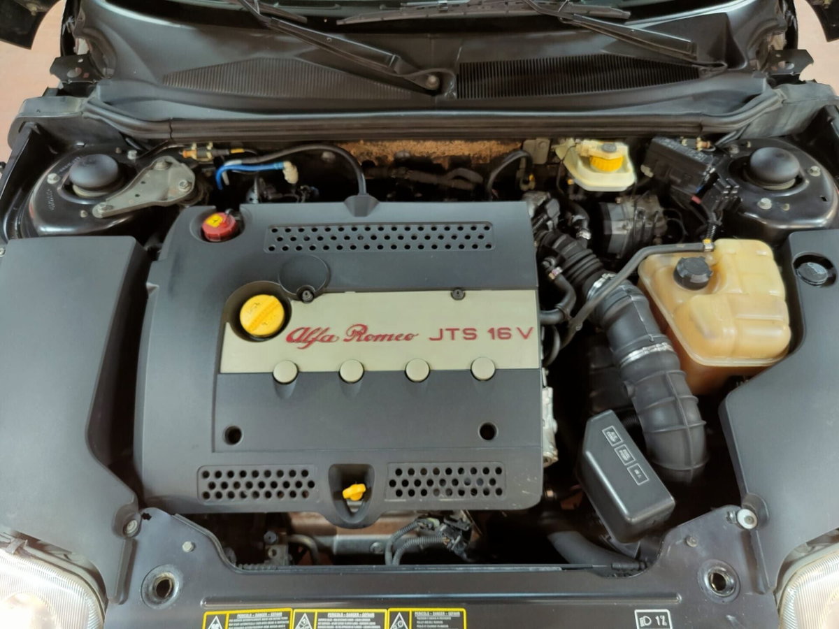 Alfa Romeo Gtv 2.0i JTS 16V cat (14)