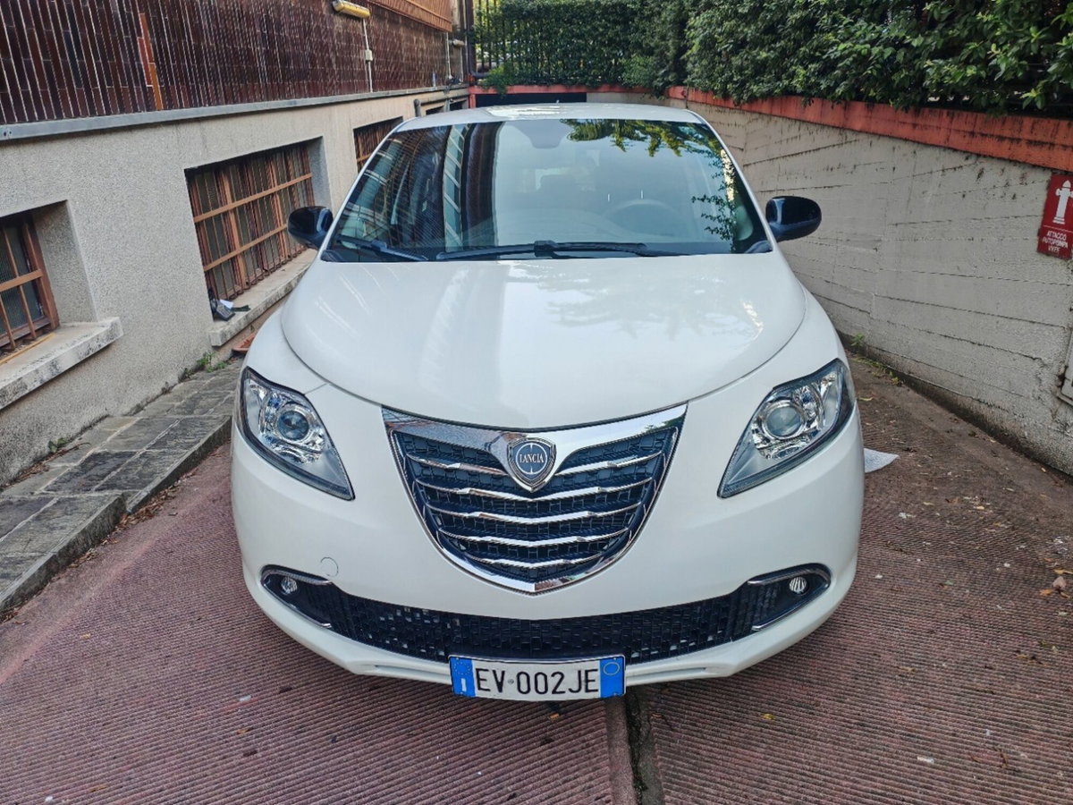 Lancia Ypsilon 0.9 TwinAir 85 CV 5 porte S&S DFN Gold