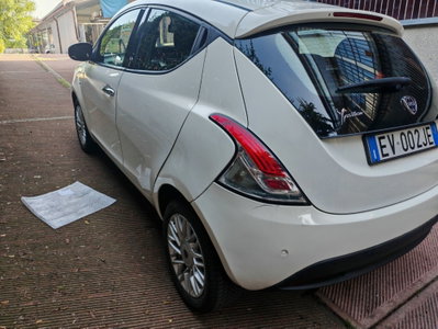 Lancia Ypsilon 0.9 TwinAir 85 CV 5 porte S&S DFN Gold (7)