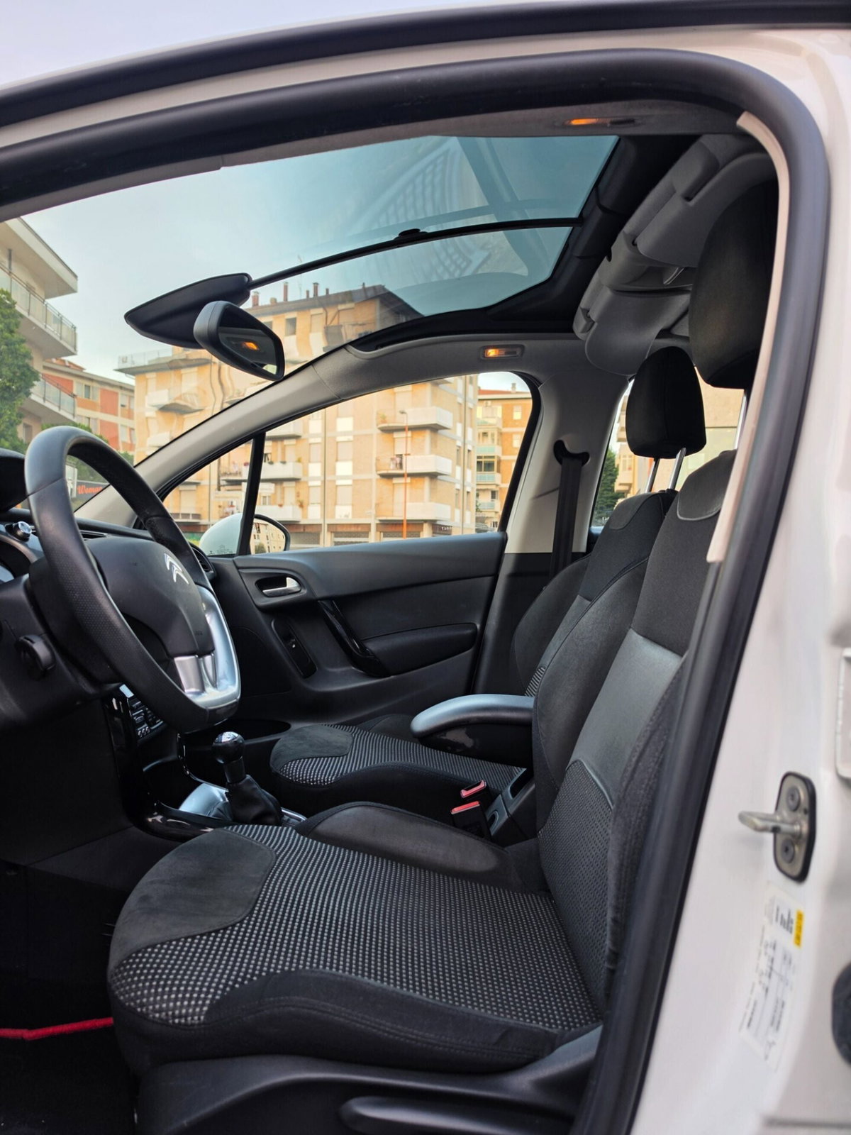 Citroen C3 1.4 HDi 70 Exclusive (10)