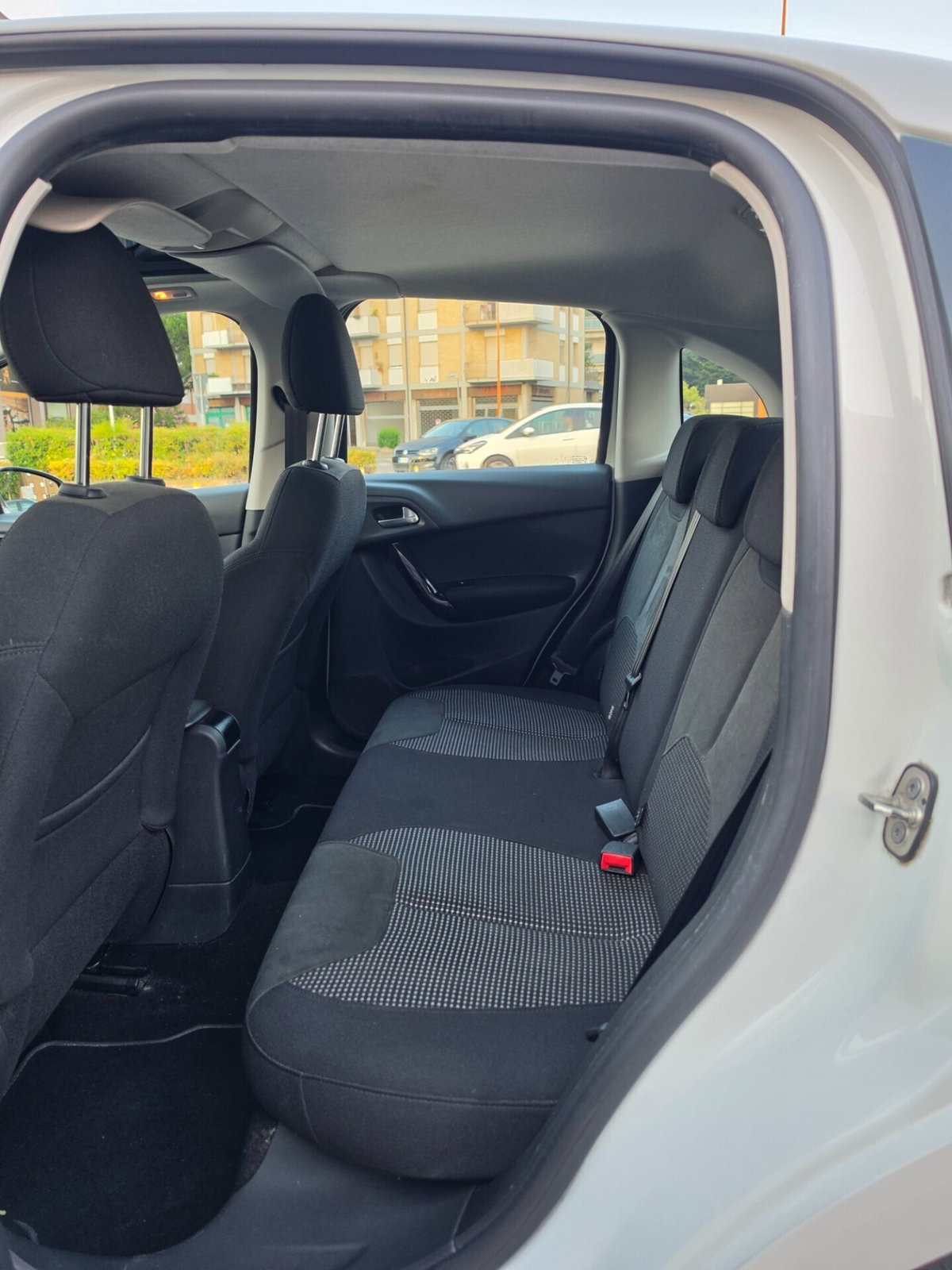 Citroen C3 1.4 HDi 70 Exclusive (11)