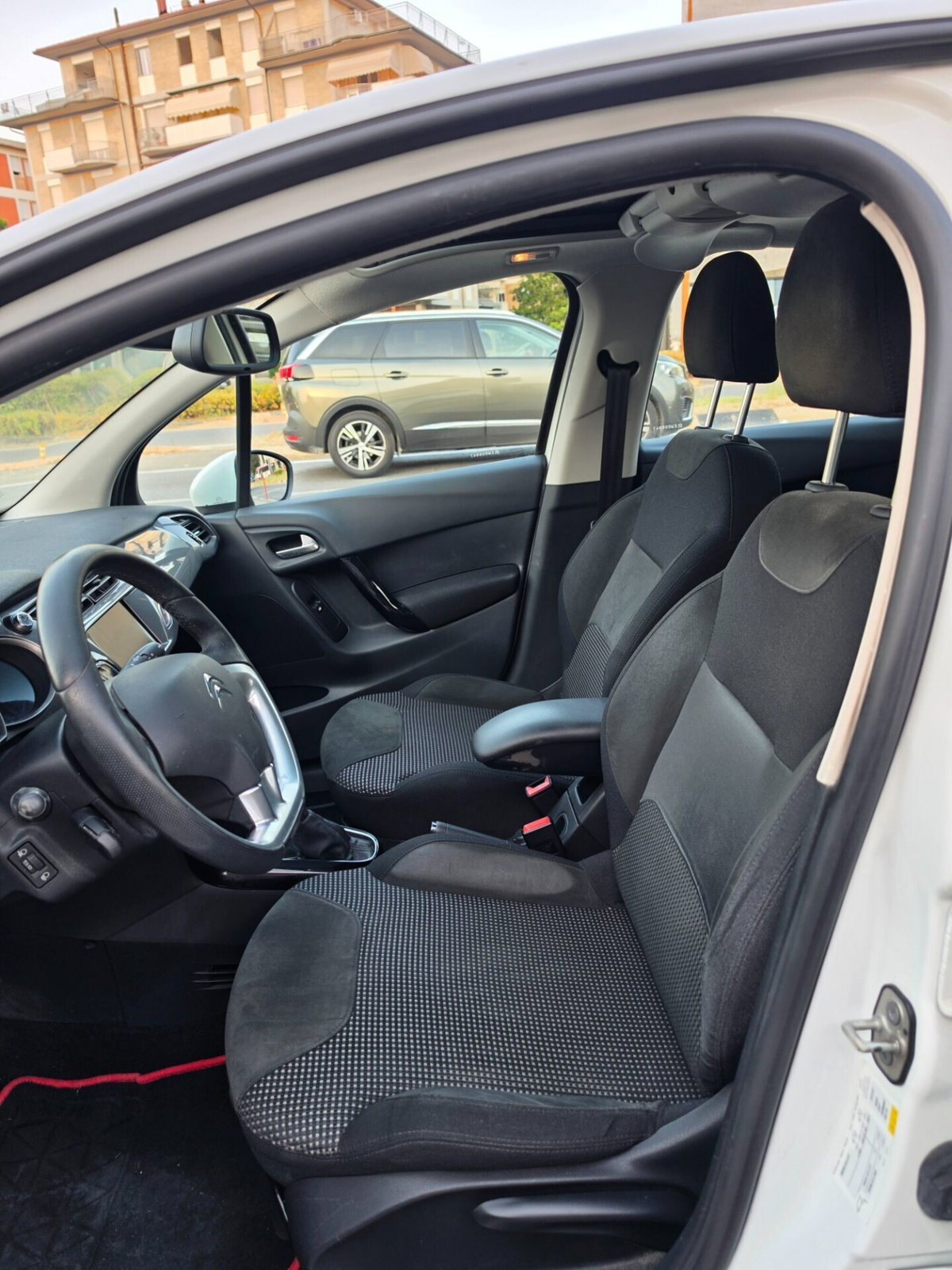 Citroen C3 1.4 HDi 70 Exclusive (12)