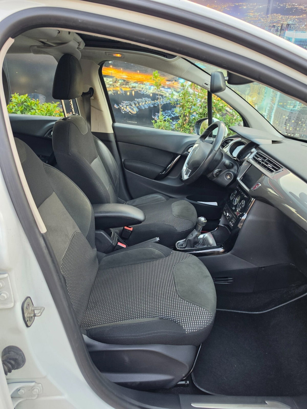 Citroen C3 1.4 HDi 70 Exclusive (17)