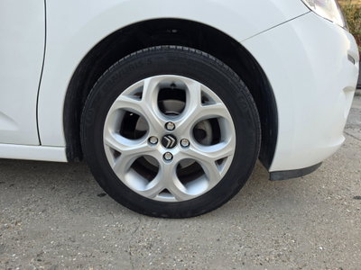 Citroen C3 1.4 HDi 70 Exclusive (4)