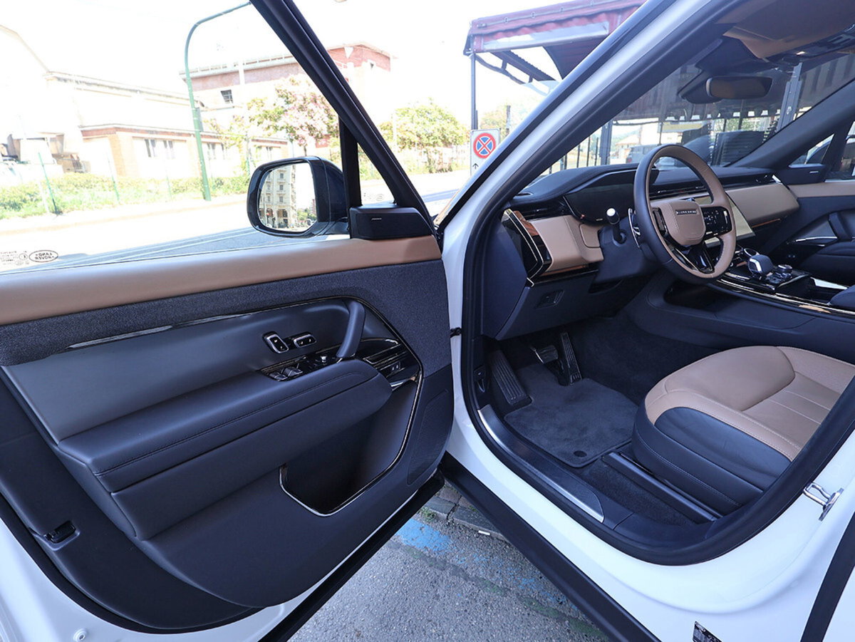 Land Rover Range Rover Sport 3.0D l6 249 CV HSE Dynamic Stealth (8)
